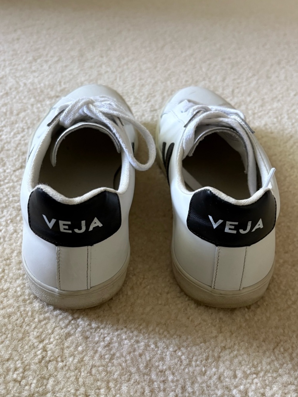 Veja Women’s Esplar Rubber-Trimmed Leather Sneakers. Size 9. - Picture 5 of 11
